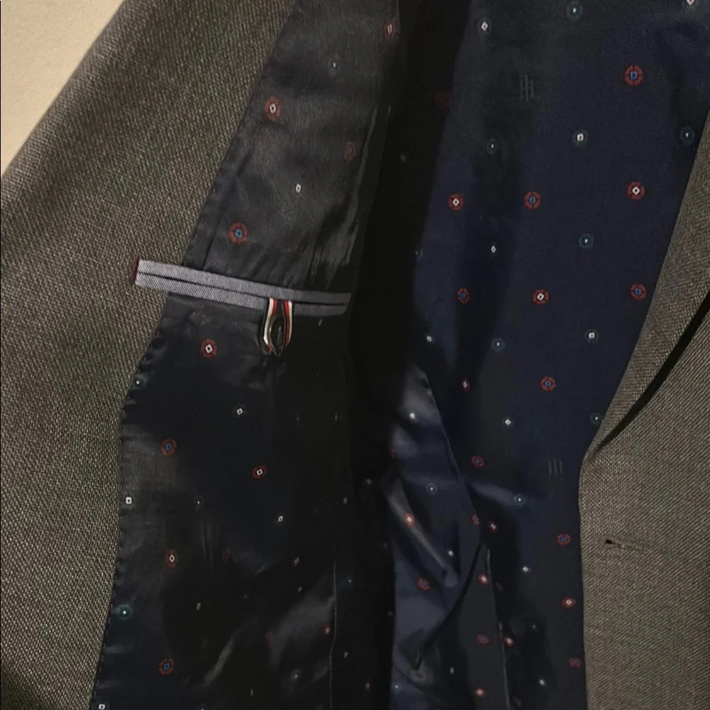 Tommy Hilfiger Men's Classic Gray Blazer - Picture 7 of 7